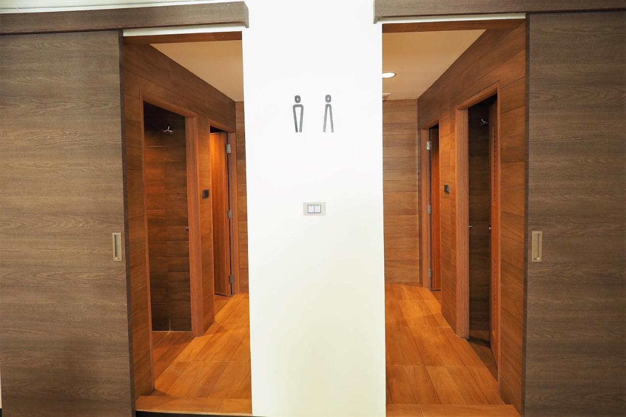 T Hostel @ Victory Monument Банкок Екстериор снимка