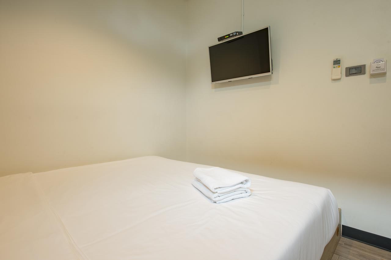 T Hostel @ Victory Monument Банкок Екстериор снимка