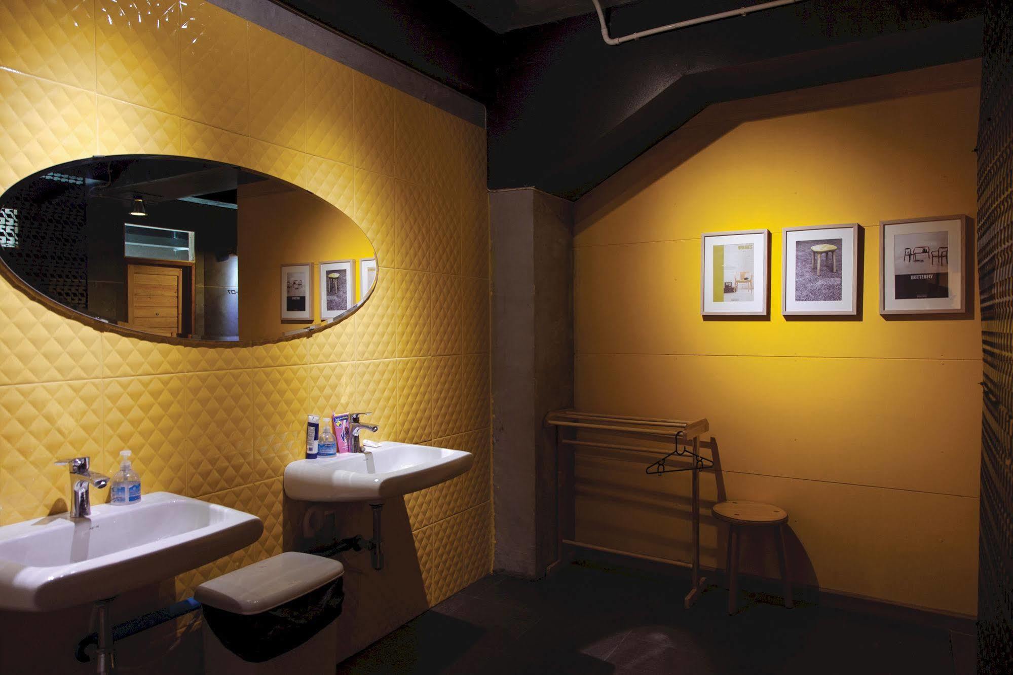 T Hostel @ Victory Monument Банкок Екстериор снимка