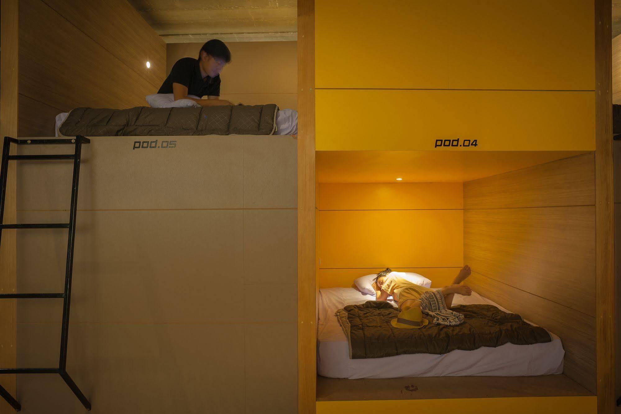 T Hostel @ Victory Monument Банкок Екстериор снимка