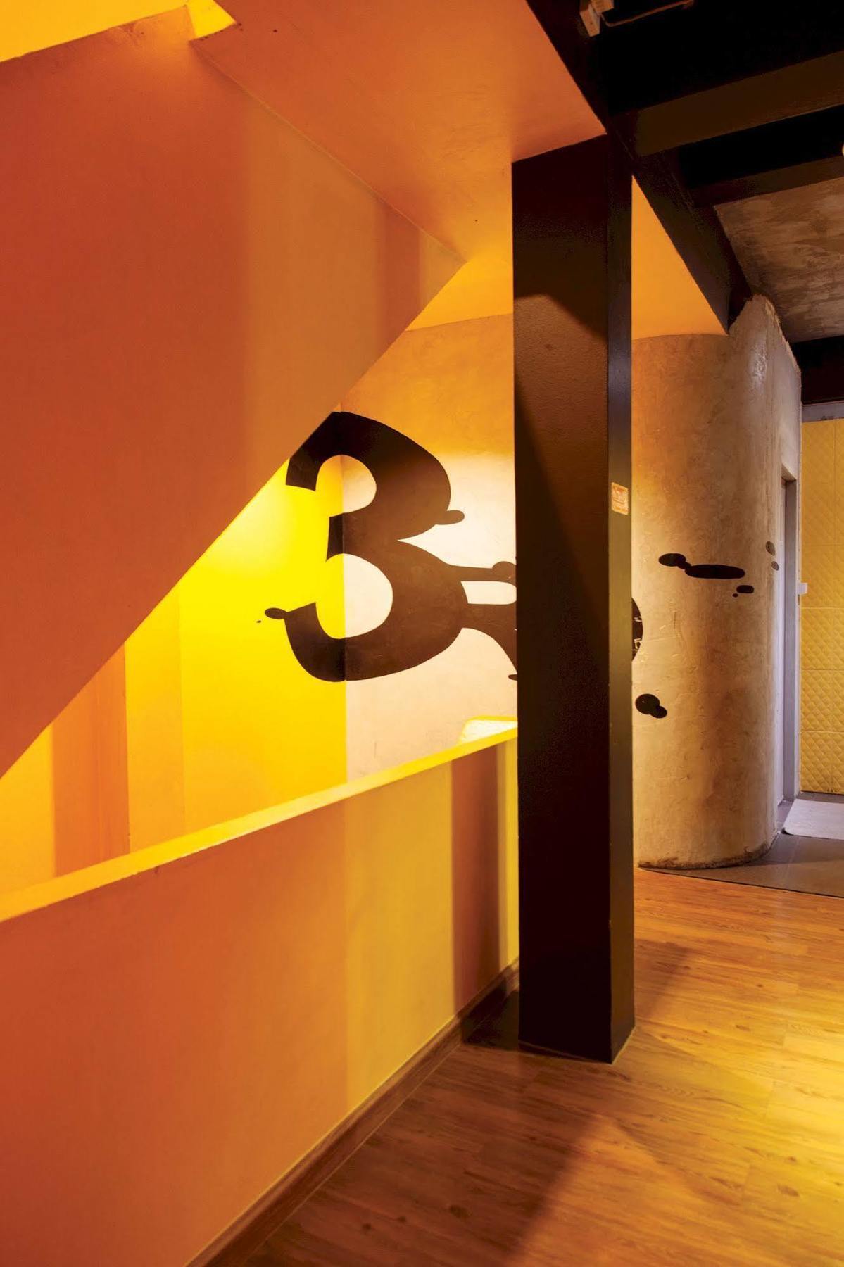 T Hostel @ Victory Monument Банкок Екстериор снимка